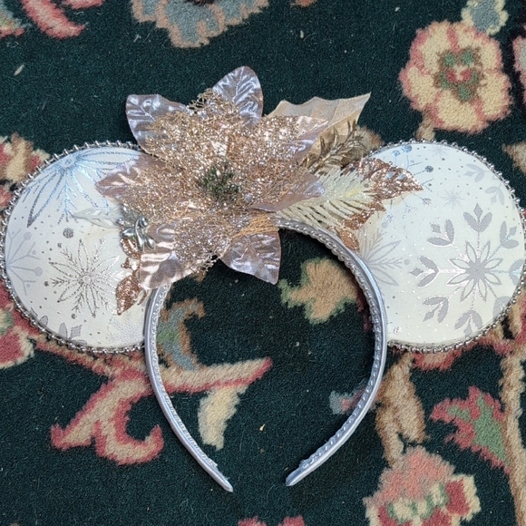 Sparkling Disney-Inspired Mickey Ears Headband Collection - Picture 8 of 9